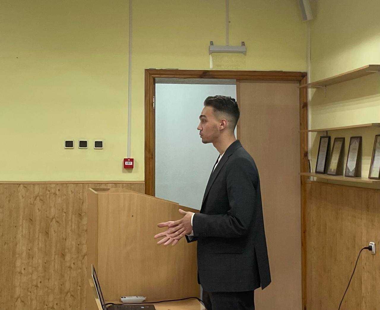 Лекція-дискусія щодо запобігання катуванням для курсантів Дніпропетровського державного університету внутрішніх справ