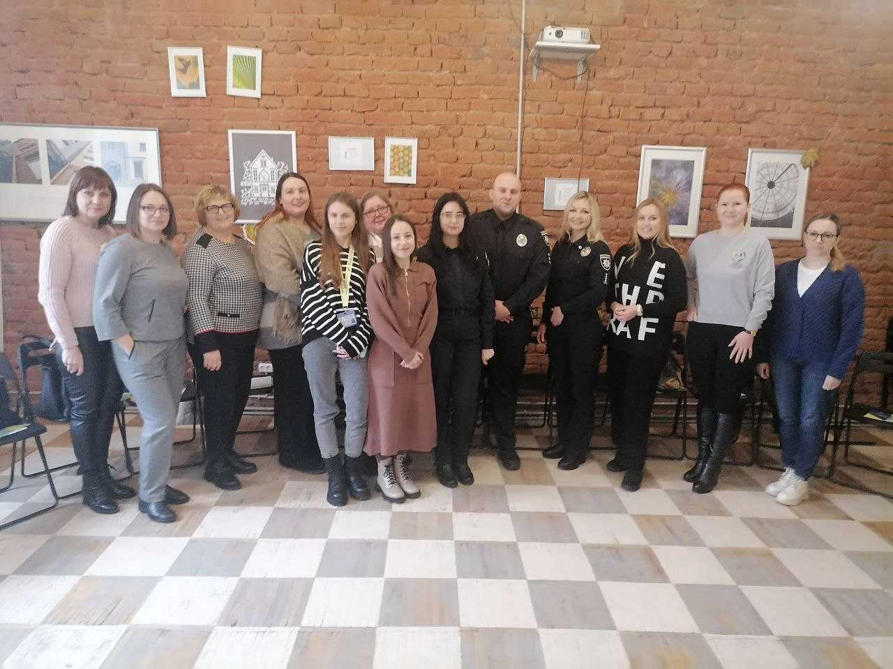В Івано-Франківську відбувся круглий стіл з нагоди відзначення Міжнародного дня боротьби з ліквідацією насильства щодо жінок