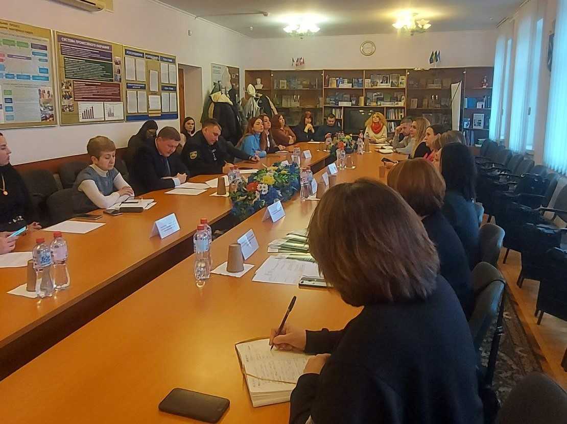 На Хмельниччині відбувся круглий стіл щодо захисту прав внутрішньо переміщених осіб