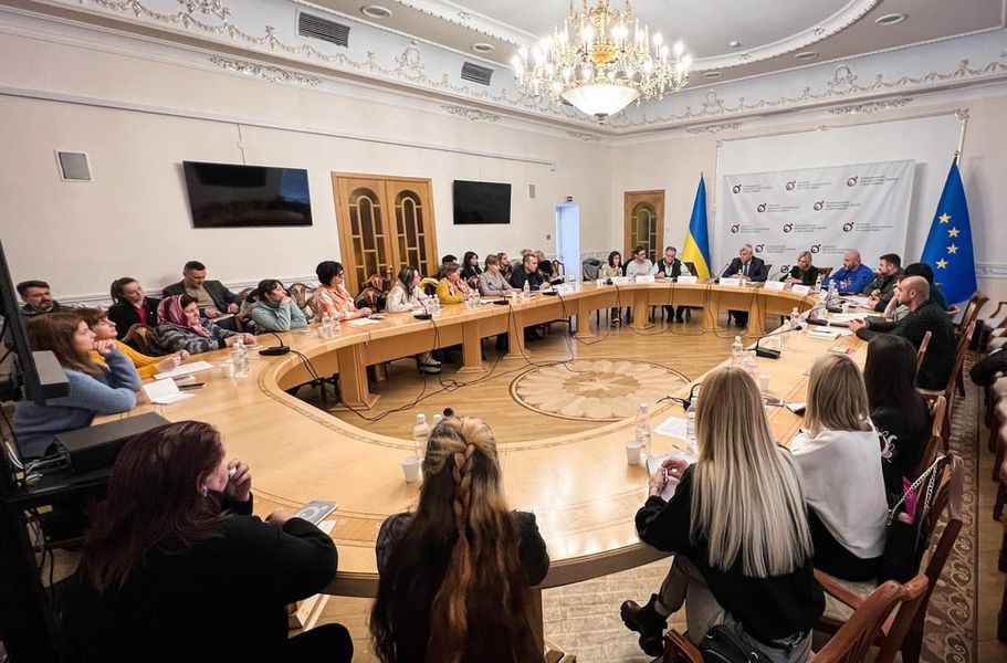 В Офісі Омбудсмана відбулася зустріч з родичами військових 36-ї ОБрМП