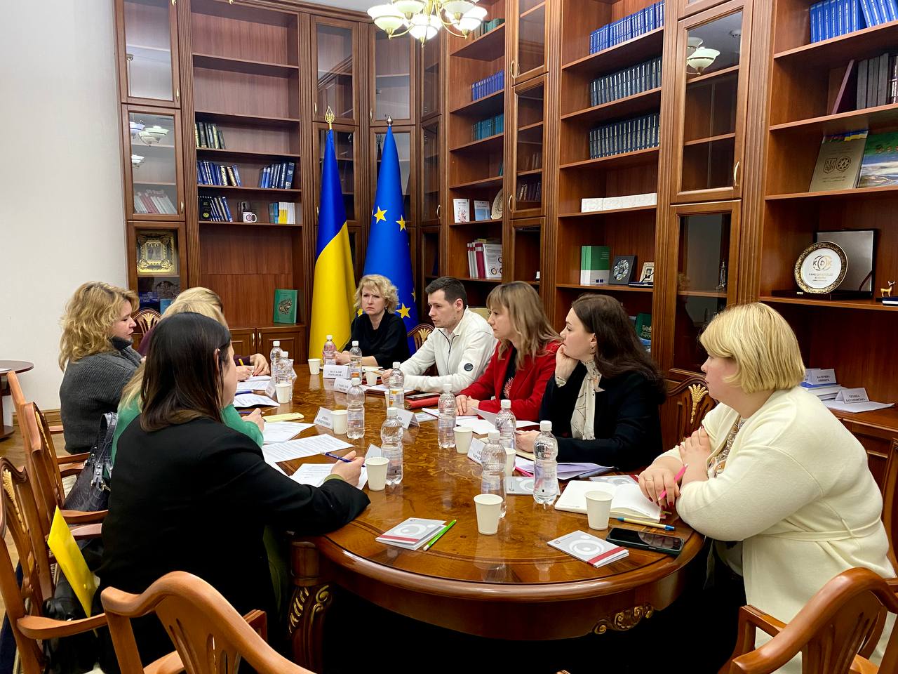 Робоча зустріч з представниками Деснянської райдержадміністрації у м.Києві з метою забезпечення підтримки дітей, які потребують допомоги
