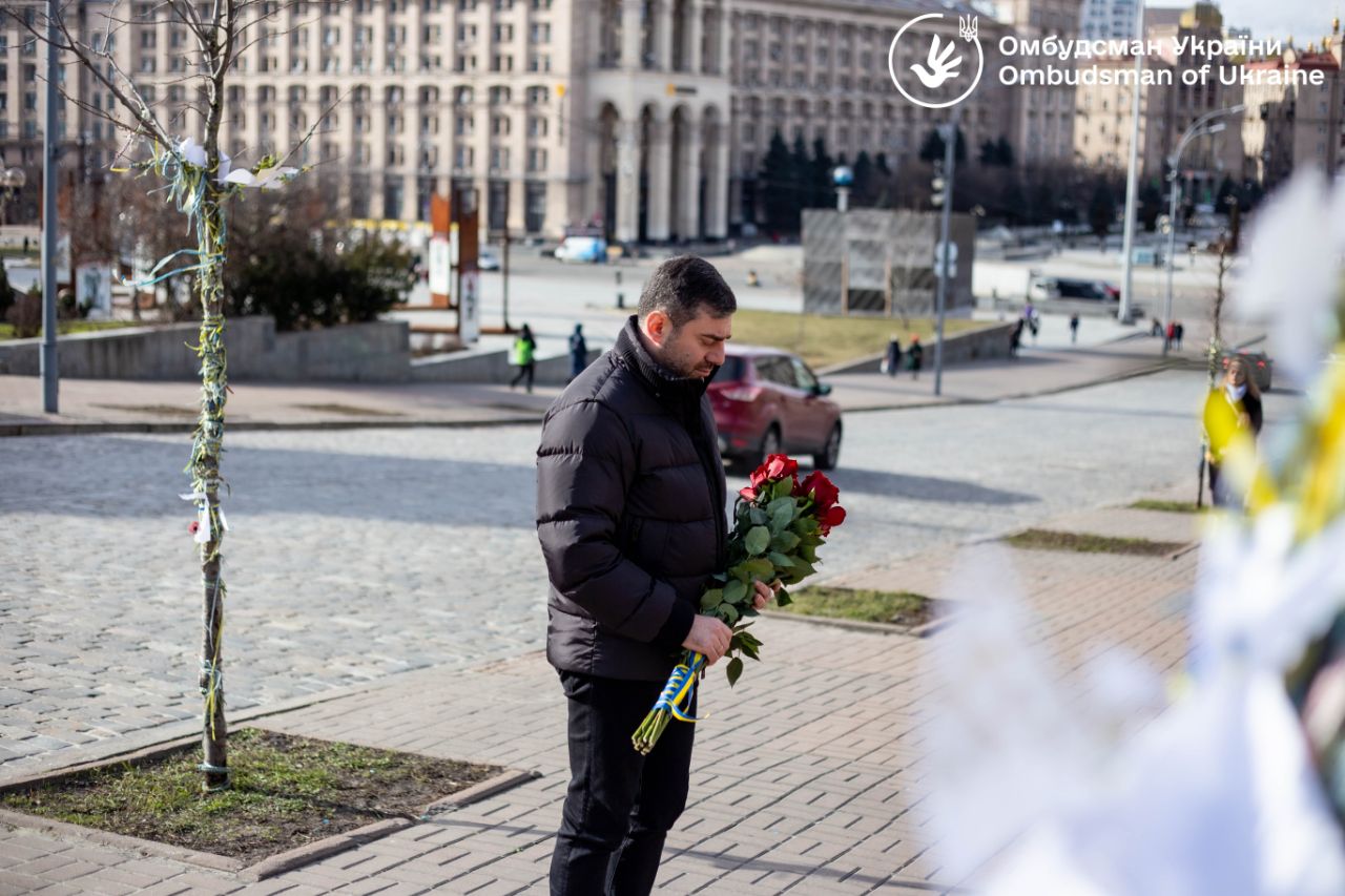 Омбудсман Дмитро Лубінець та Керівник Секретаріату Уповноваженого Роман Романюк поклали квіти на Алеї Героїв Небесної Сотні