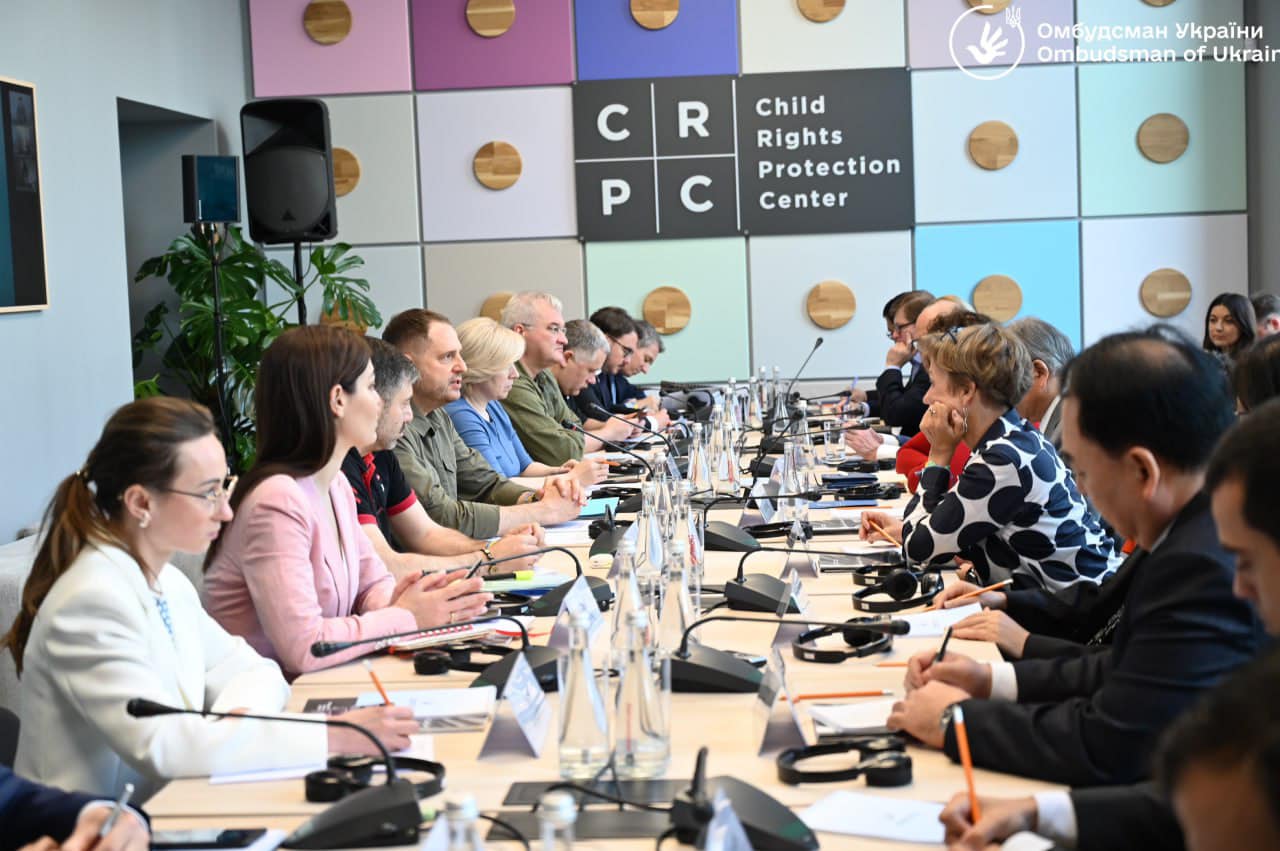 Омбудсман спільно з керівником Офісу Президента провели зустріч із послами країн Великої сімки, представництвом ЄС в Україні та главами дипломатичних представництв 11 держав в Україні