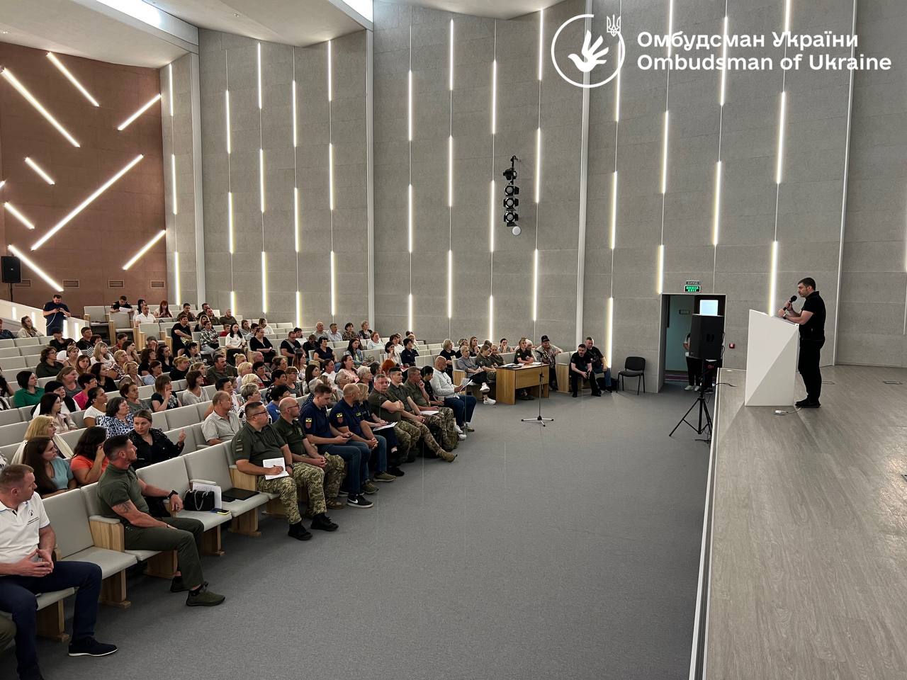 Уповноважений зустрівся в Ужгороді з родинами військовополонених та зниклих безвісти за особливих обставин