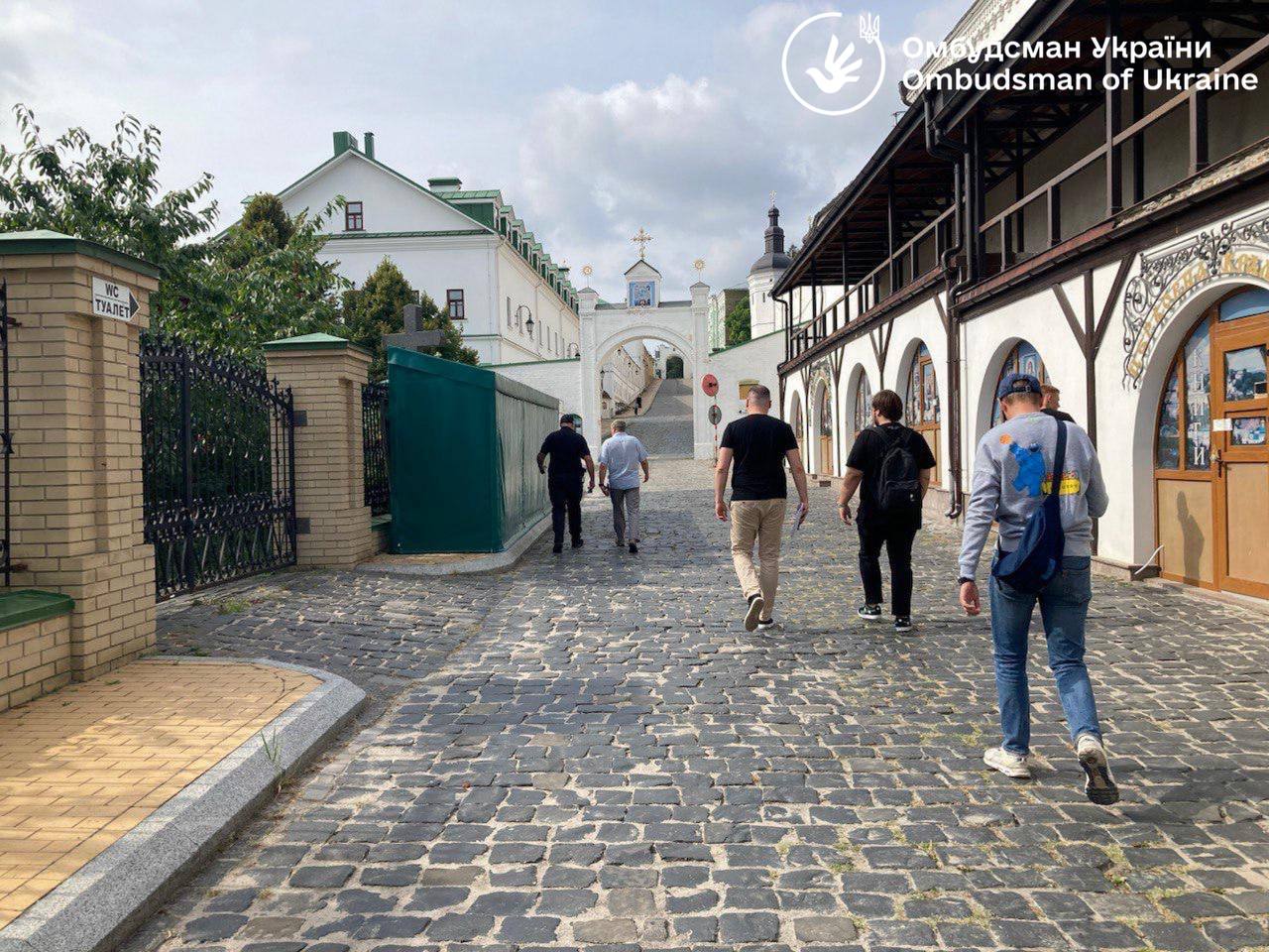 Обмеження пересування і катування людей голодом у Києво-Печерській лаврі: Омбудсман відреагував на ймовірні порушення