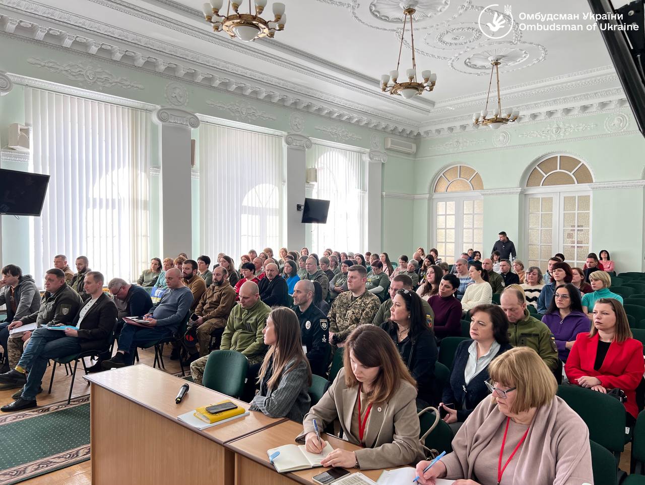 У Чернігові відбулася зустріч Омбудсмана України з родинами військовополонених та зниклих безвісти за особливих обставин
