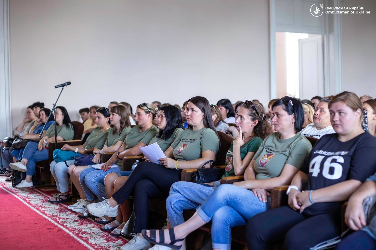 Відбулася зустріч із членами родин військовополонених та зниклих безвісти оборонців 46-ї окремої аеромобільної бригади