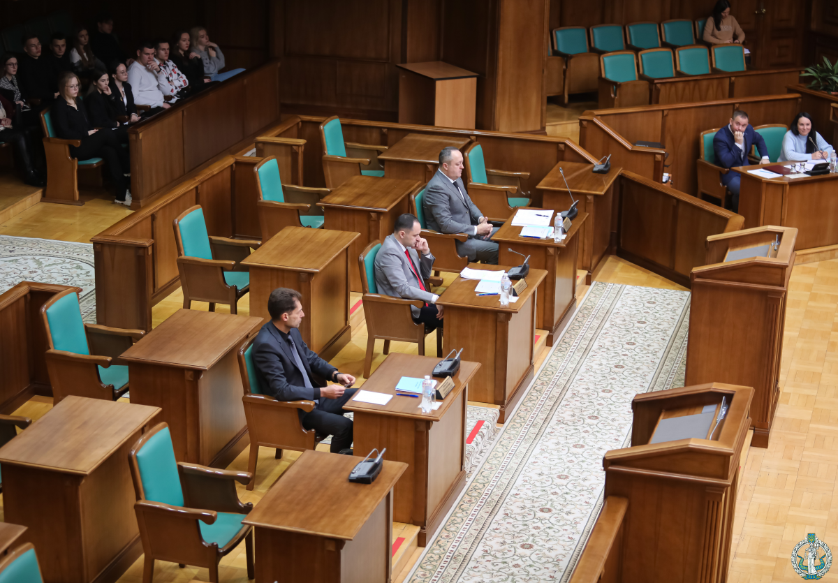 Конституційний Суд України розглядає справу за конституційним поданням Омбудсмана
