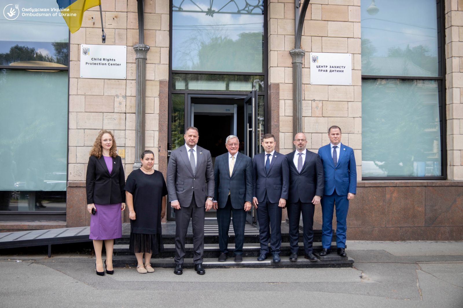 Зустріч із генералом Келлогом: фокус на поверненні дітей та незаконно утримуваних цивільних