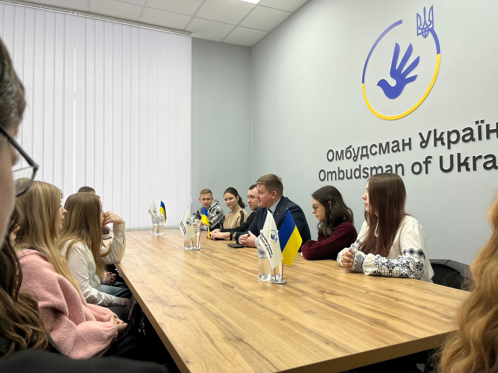 У Запорізькій області відбулося урочисте вручення посвідчень Шкільним Омбудсманам у межах пілотного проєкту «Шкільний Омбудсман»