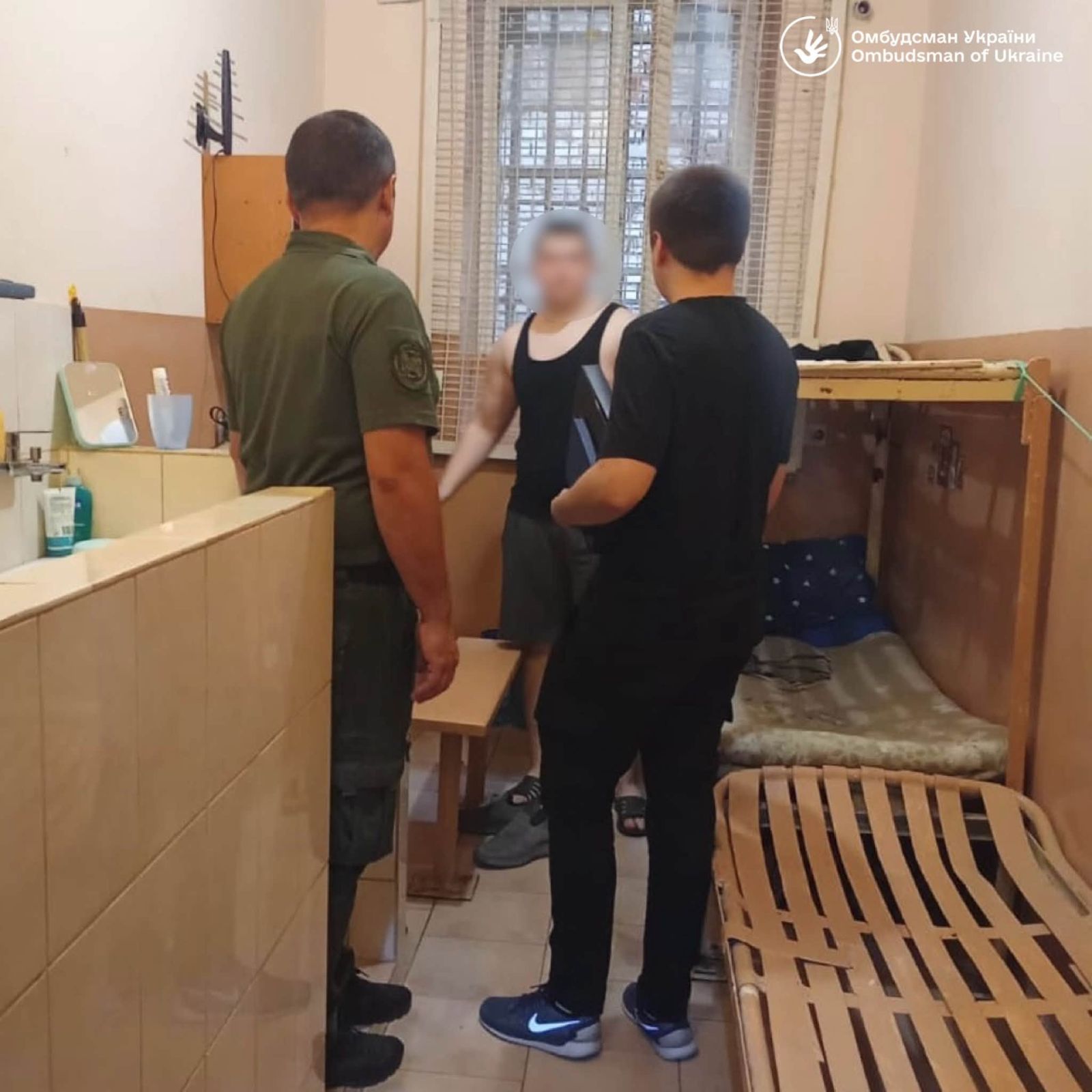 Права неповнолітніх ув’язнених: п’ять місяців сам на сам у камері